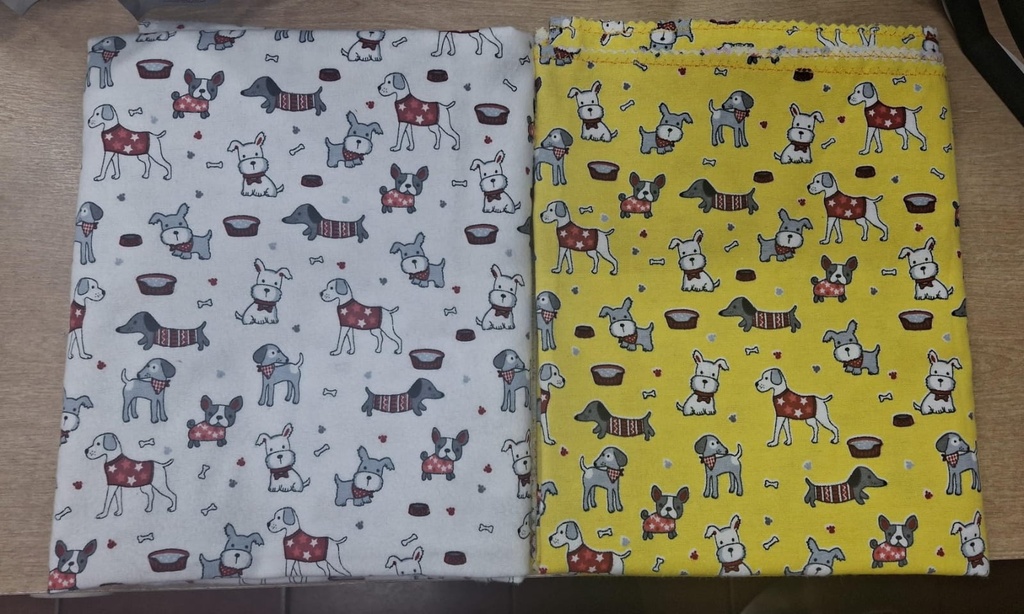 Ponchito/poncho con diseño de perritos